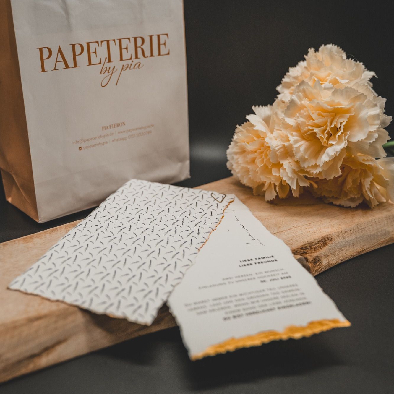 Hochzeit Einladungskarte goldrand naturkarton creme